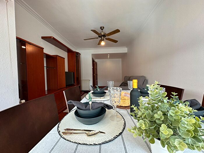 Casas en venta y pisos alquiler - 3