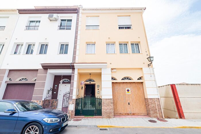 Casas en venta y pisos alquiler - 1