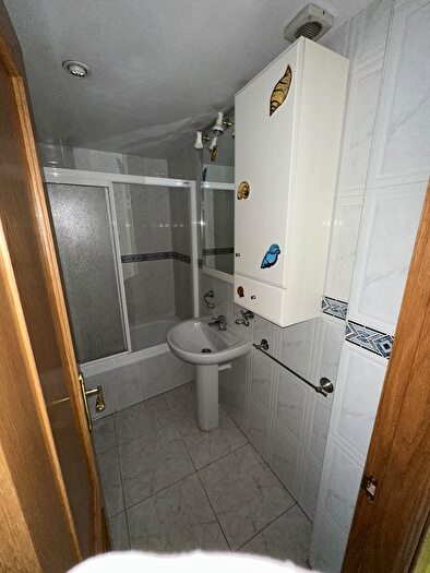 Casas en venta y pisos alquiler - 3