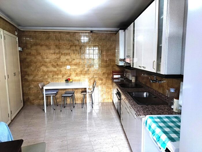 Casas en venta y pisos alquiler - 3