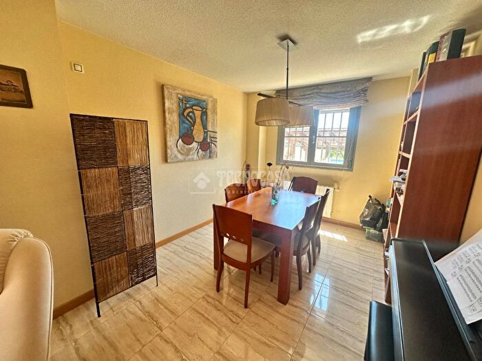 Casas en venta y pisos alquiler - 3
