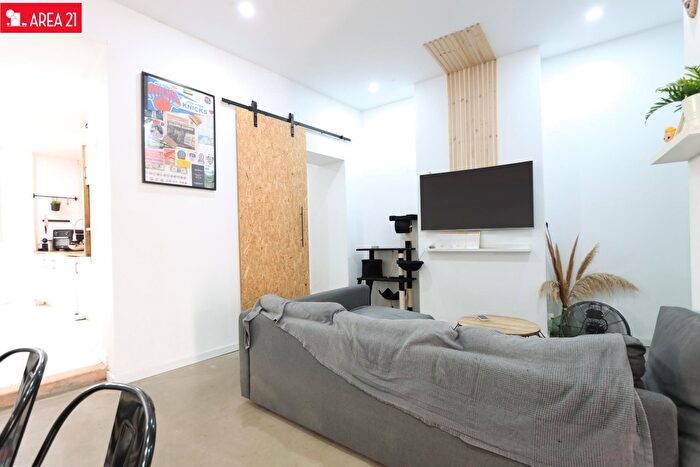 Casas en venta y pisos alquiler - 3