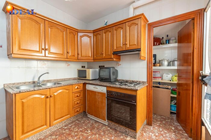 Casas en venta y pisos alquiler - 3