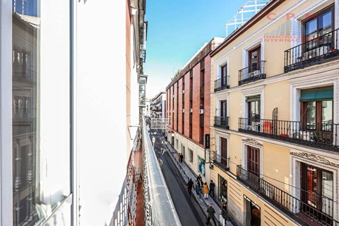 Casas en venta y pisos alquiler - 3