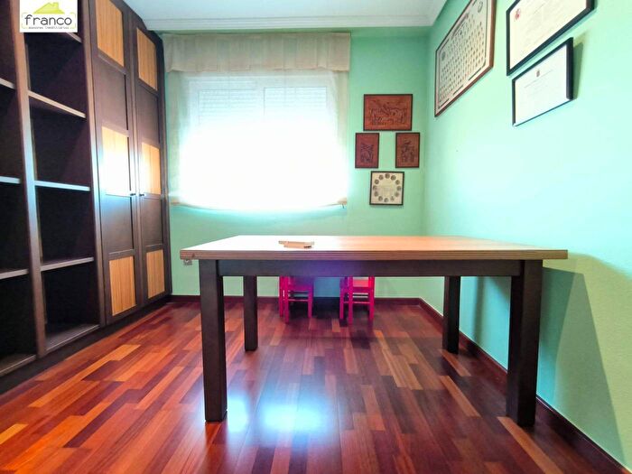 Casas en venta y pisos alquiler - 3