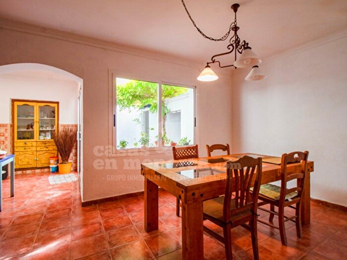 Casas en venta y pisos alquiler - 1