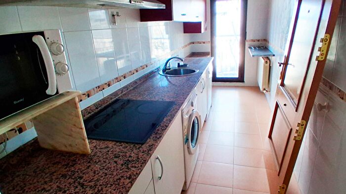 Casas en venta y pisos alquiler - 3
