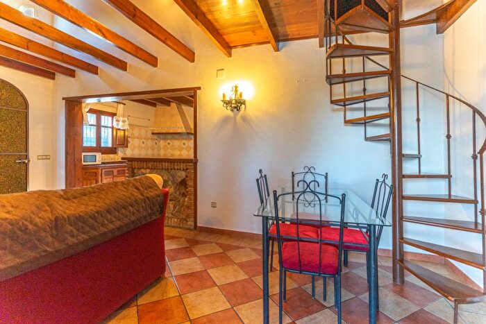 Casas en venta y pisos alquiler - 3