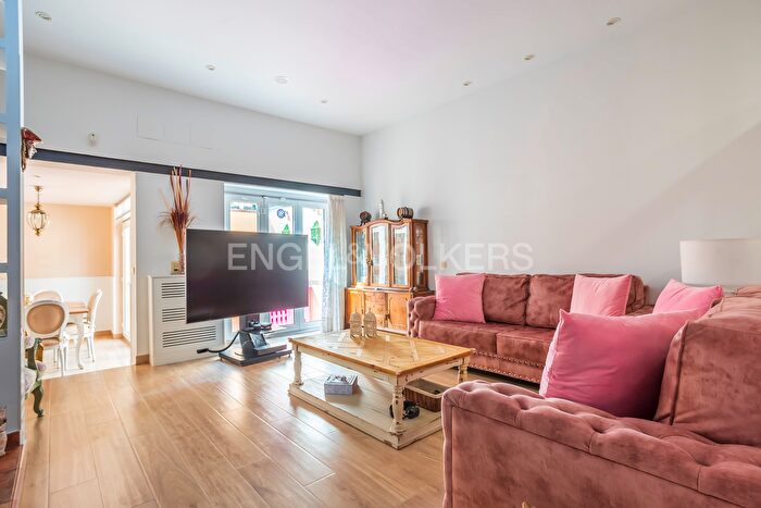 Casas en venta y pisos alquiler - 3