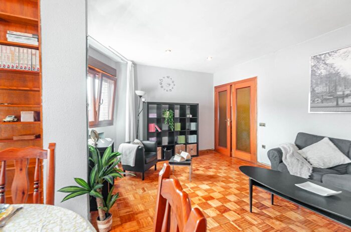 Casas en venta y pisos alquiler - 3
