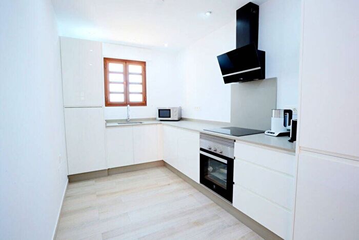 Casas en venta y pisos alquiler - 3