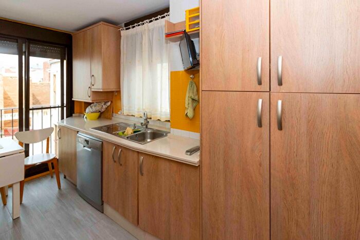 Casas en venta y pisos alquiler - 3