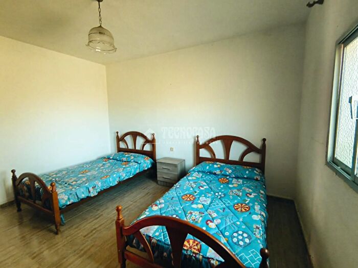 Casas en venta y pisos alquiler - 3