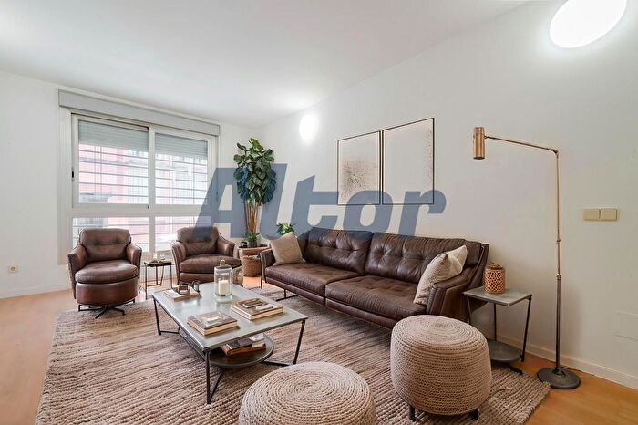 Casas en venta y pisos alquiler - 1
