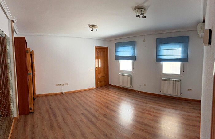 Casas en venta y pisos alquiler - 1