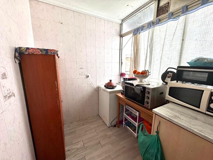 Casas en venta y pisos alquiler - 3