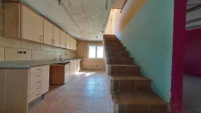 Casas en venta y pisos alquiler - 3
