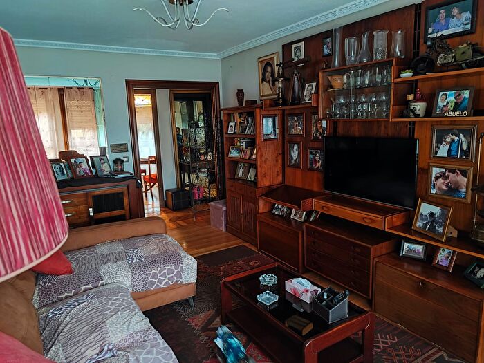 Casas en venta y pisos alquiler - 1