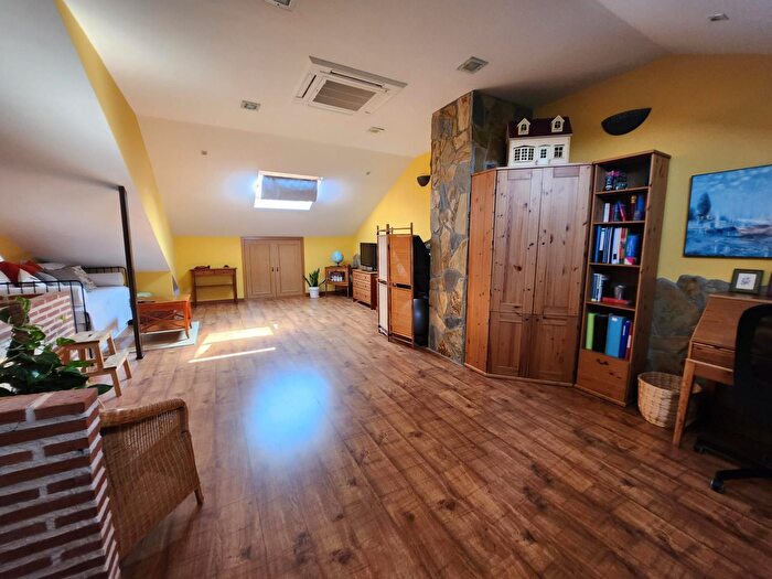 Casas en venta y pisos alquiler - 3