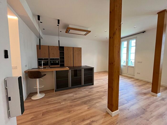 Casas en venta y pisos alquiler - 3