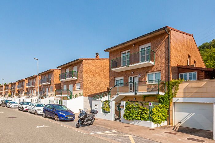 Casa en venta en Huarte Uharte, Navarra de 4 habitaciones