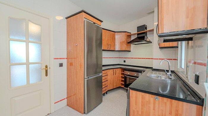 Casas en venta y pisos alquiler - 3