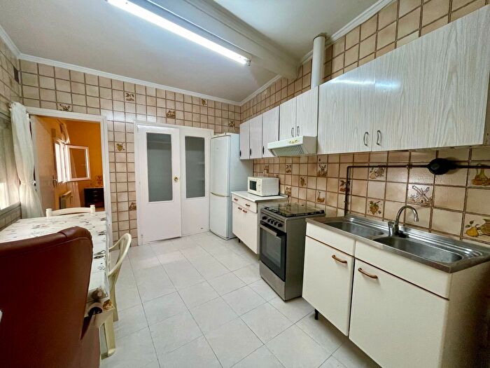 Casas en venta y pisos alquiler - 3