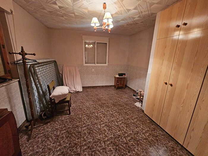 Casas en venta y pisos alquiler - 3