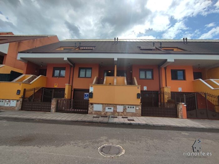 Casa en venta en La Felguera, Langreo de 3 habitaciones