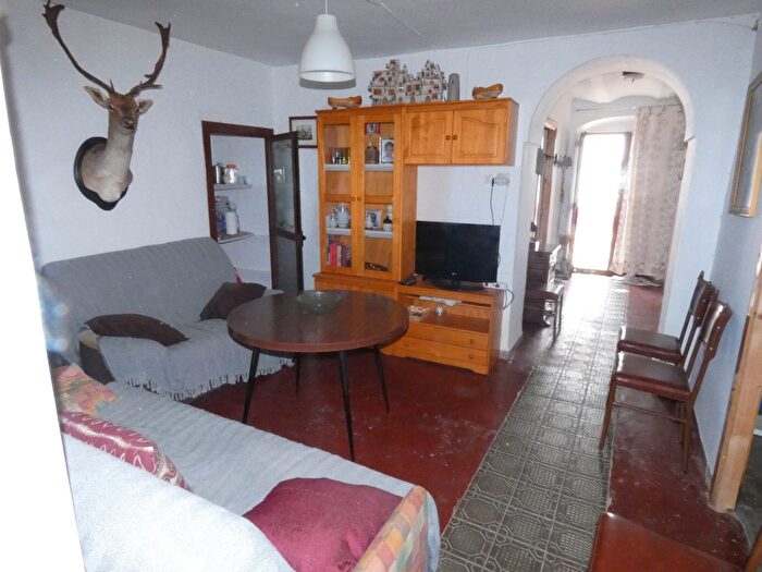 Casas en venta y pisos alquiler - 1