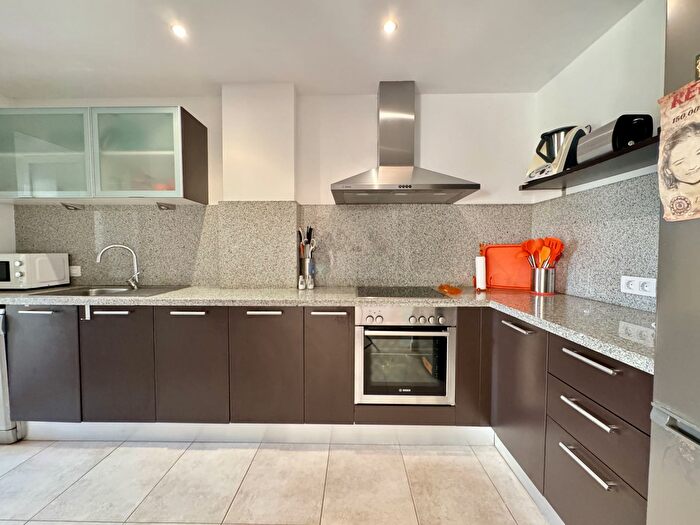 Casas en venta y pisos alquiler - 2