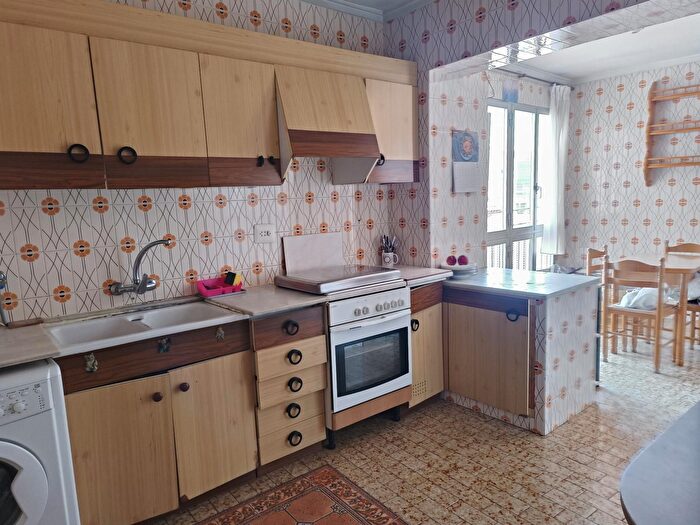 Casas en venta y pisos alquiler - 3
