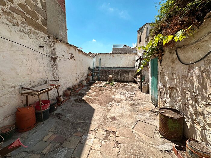 Casa en venta en Úbeda, Jaén de 5 habitaciones