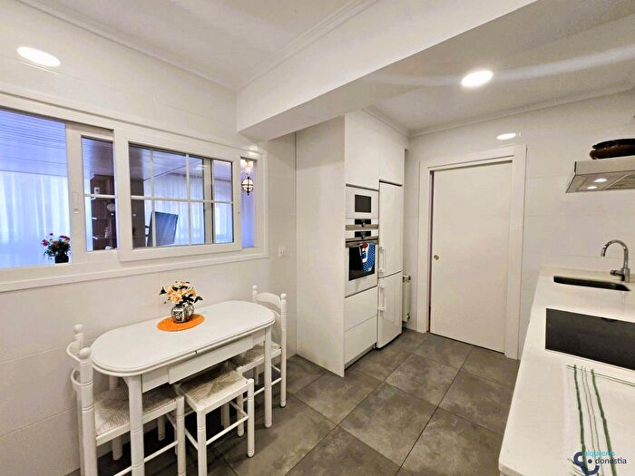 Casas en venta y pisos alquiler - 2