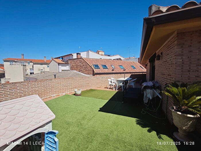 Casas en venta y pisos alquiler - 3
