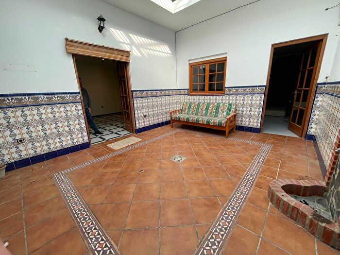 Casa en venta en Centro Doña Mercedes, Dos Hermanas de 5 habitaciones