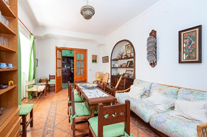 Casas en venta y pisos alquiler - 3