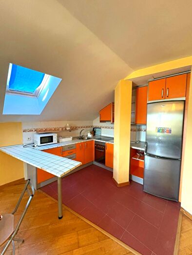 Casas en venta y pisos alquiler - 3