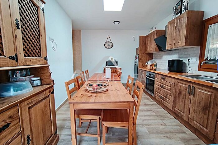 Casas en venta y pisos alquiler - 2