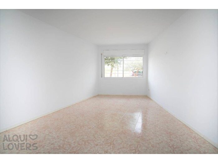 Piso en venta en Creu de la Mà, Figueres de 3 habitaciones