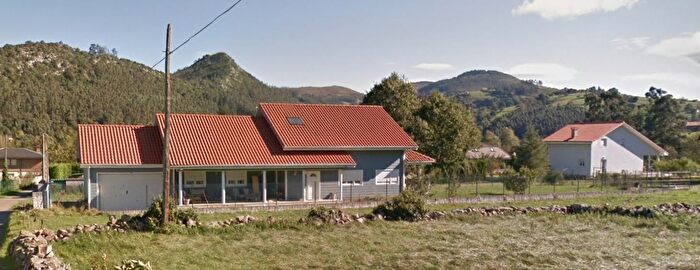Casa en venta en Puente Viesgo, Cantabria de 4 habitaciones