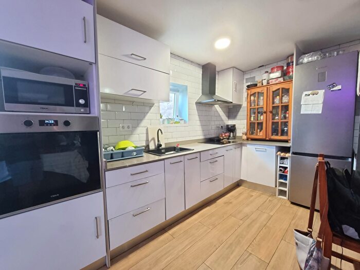 Casas en venta y pisos alquiler - 2