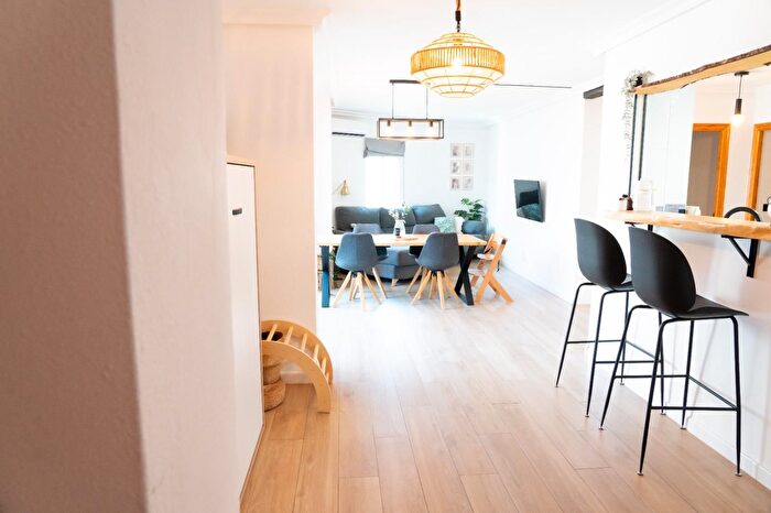 Casas en venta y pisos alquiler - 3