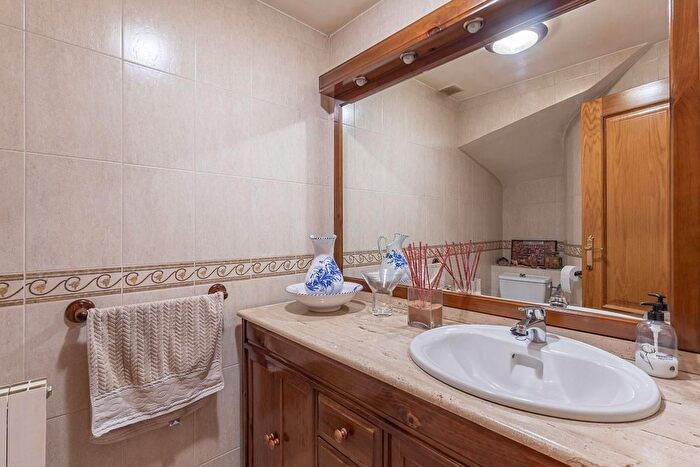 Casas en venta y pisos alquiler - 3