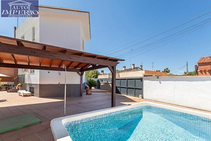 Casa en venta en Genil, Crta De la Sierra de 3 habitaciones