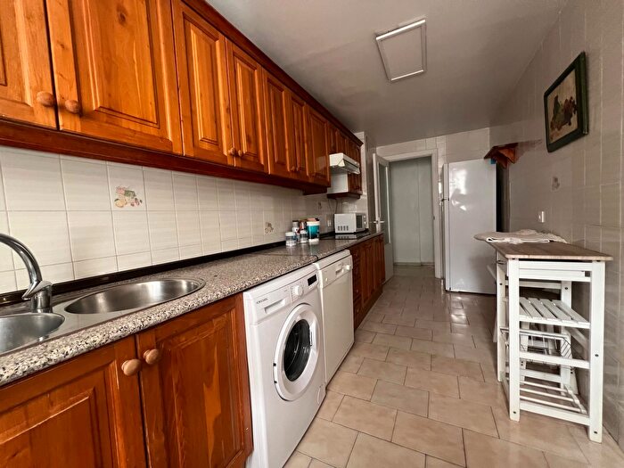 Casas en venta y pisos alquiler - 2