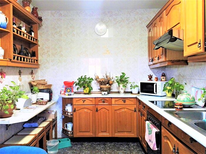 Casas en venta y pisos alquiler - 3