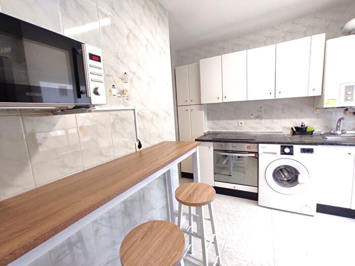 Casas en venta y pisos alquiler - 1