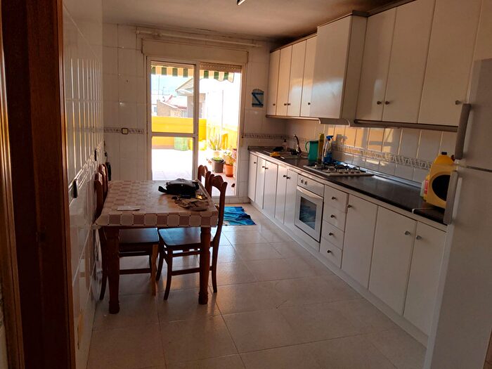 Casas en venta y pisos alquiler - 3