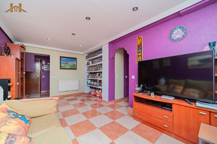 Casas en venta y pisos alquiler - 3